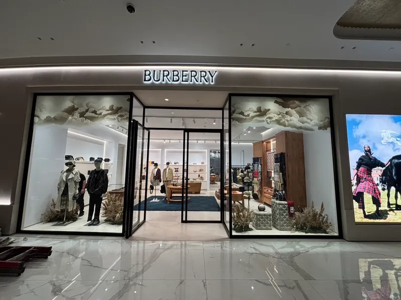 Shop Display Visual Merchandising ดิสเพลย์หน้าร้าน